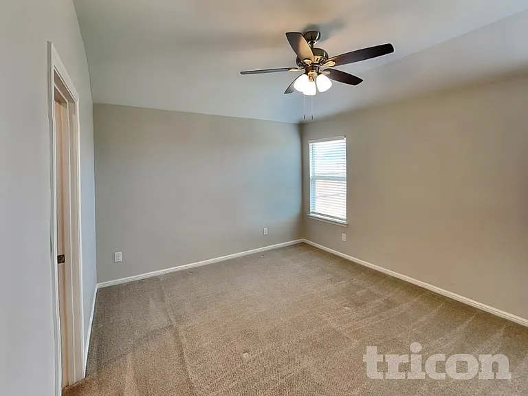 324 Foxhunter St — Photo 7