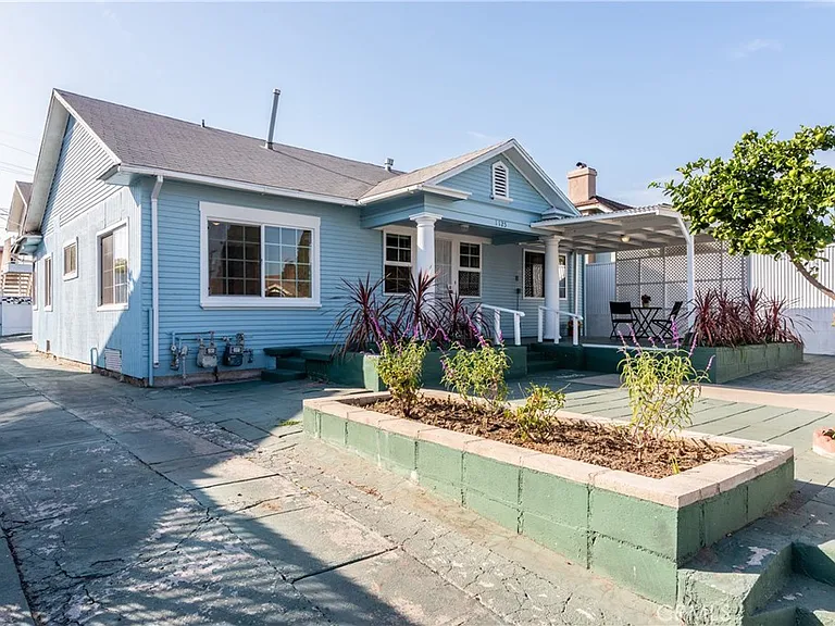 1125 N Heliotrope Dr — Photo 26