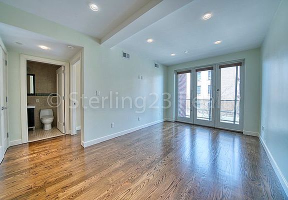 4th image of 27-04 Hoyt Ave S #5D
