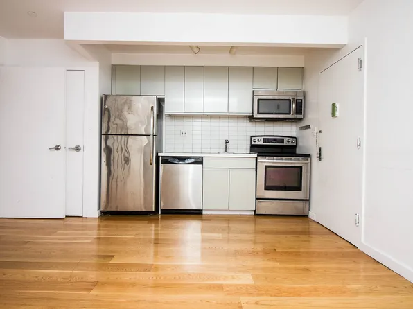 286 Stanhope Street image 1 of 14