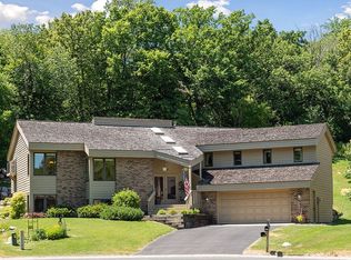 8524 Park Knoll Cir, Bloomington, MN 55438
