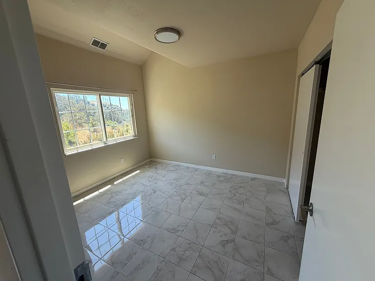 158 Caldecott Ln — Photo 7
