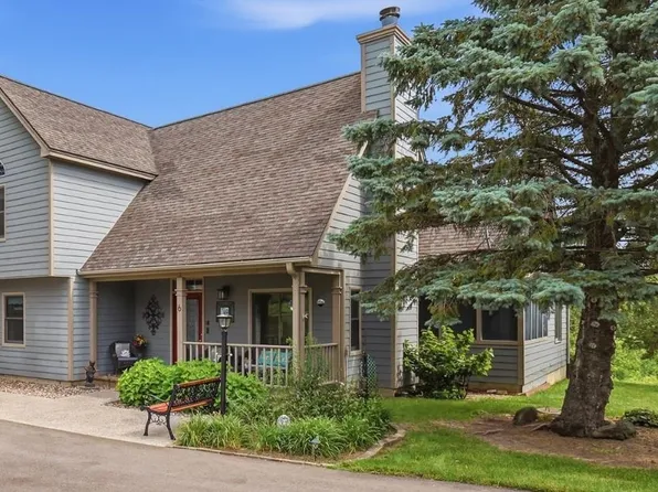6 Beacon Trl, Galena, IL 61036