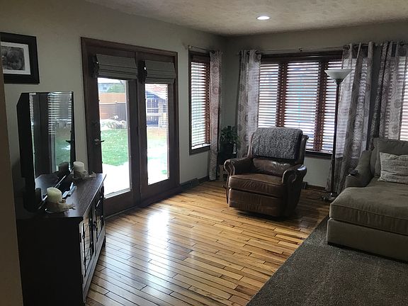 3rd image of 108 E Morland Ave