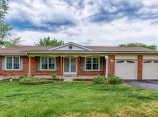 571 Spragues Mill Ct, Ballwin, MO