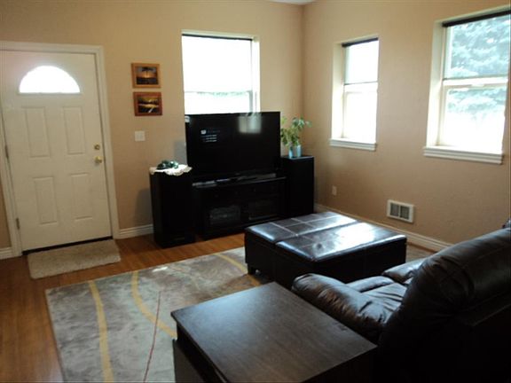4th image of 1205 Blaine Ave