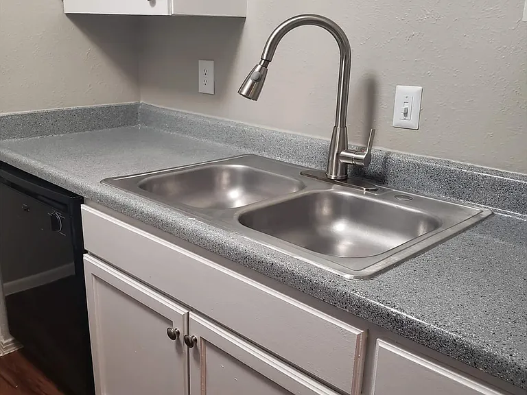 Camelot Apartments — Photo 50