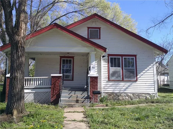 306 W Miami St, Paola, KS 66071