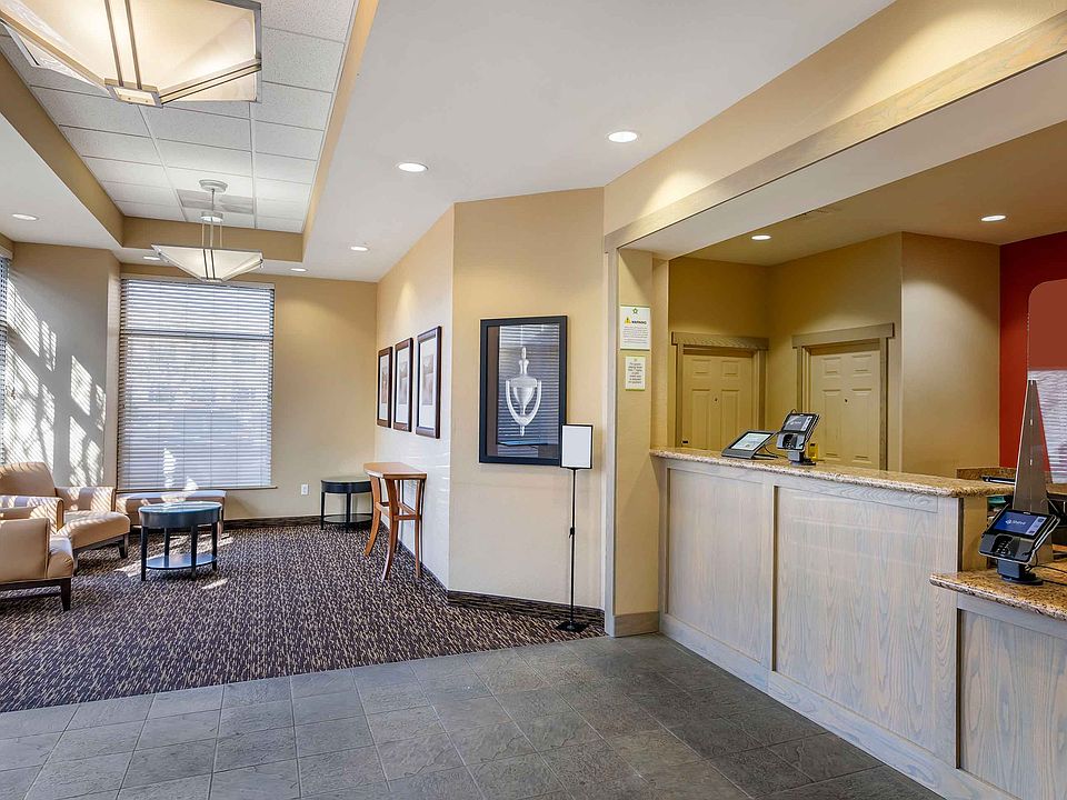 Lobby and Guest Check-in