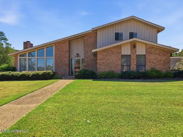 231 Kitchings Dr, Clinton, MS 39056