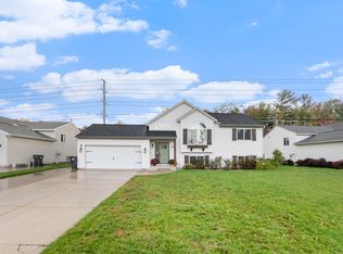 3495 Willowood Dr, Zeeland, MI 49464
