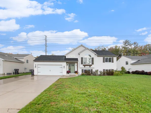 3495 Willowood Dr, Zeeland, MI 49464