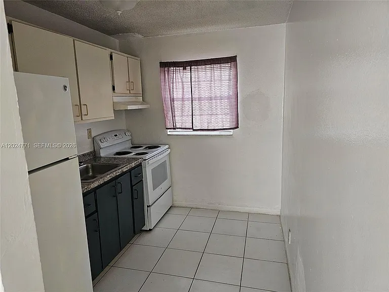 2435 NW 8th Pl #2 — Photo 2