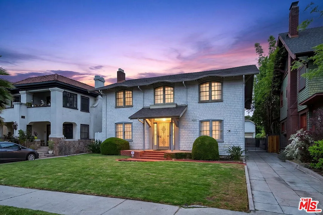 4 bed, 2.5 bath, 3420 sqft, $6,000 — Photo 4