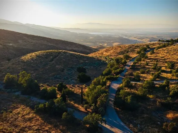 17 Carrollton Ct, Palmdale, CA 93550