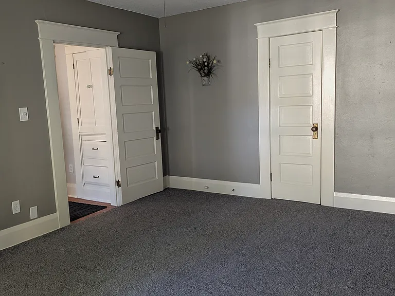 215 W Comanche Ave — Photo 9