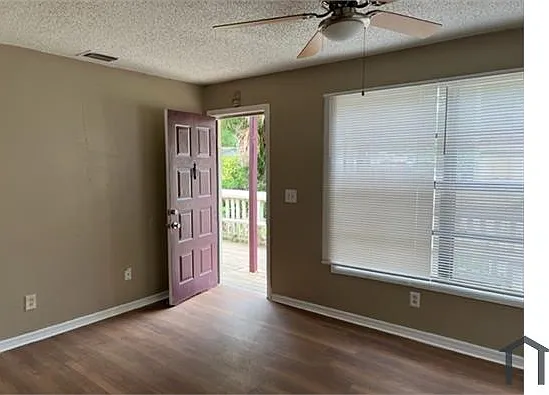 3 bed, 1043 sqft, $2,300 — Photo 3