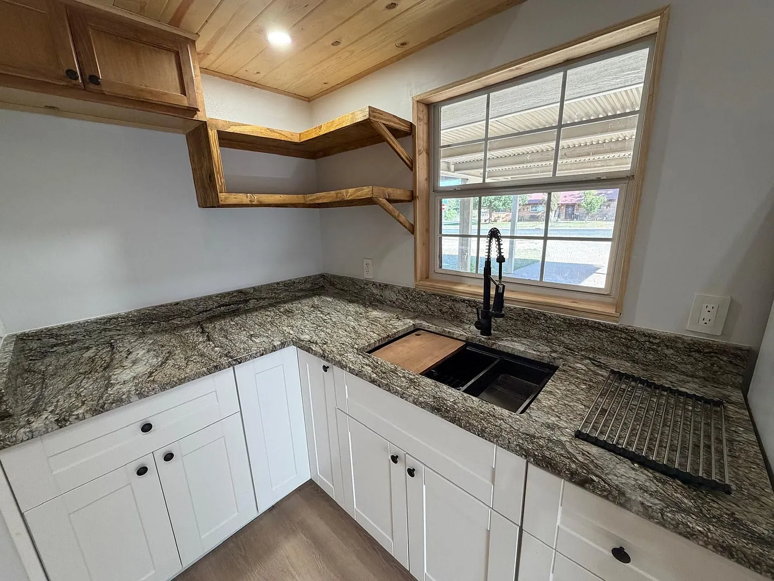 4 bed, 3.0 bath, $3,400 — Photo 4