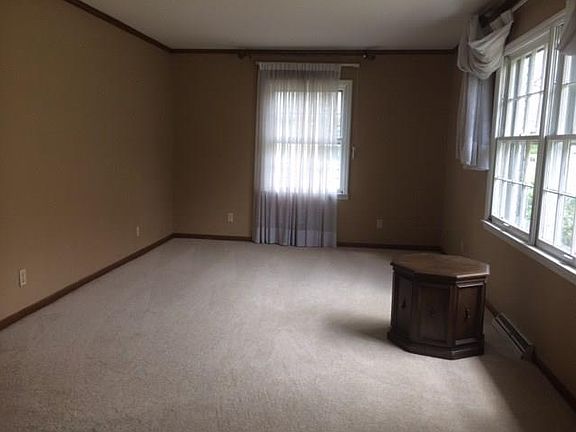 3rd image of 636 Holliday Ln