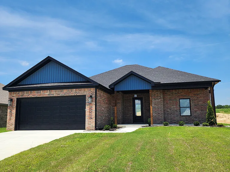 140 Kelton Dr — Photo 1