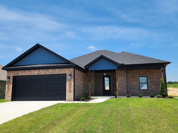 140 Kelton Dr