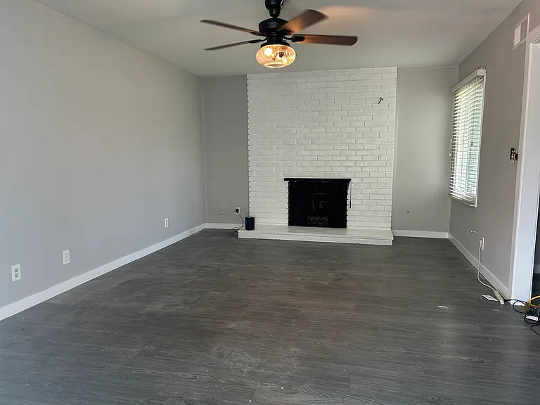 299 Robinhood Ln — Photo 8