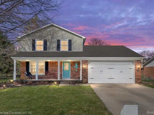 15121 Golfview Dr, Livonia, MI 48154