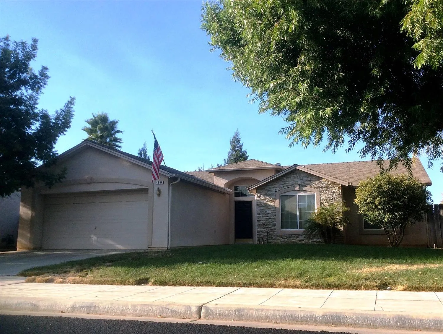 4664 W Menlo Ave photo 1