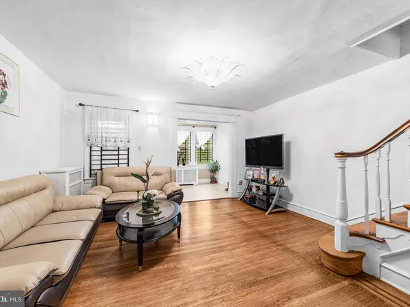 5716 N Front St, Philadelphia, PA 19120