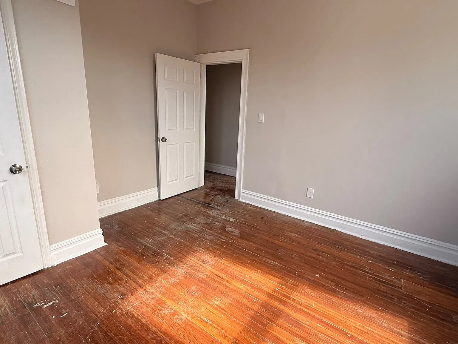 4809 Broadway — Photo 3