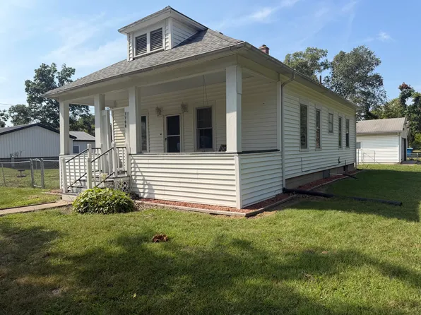 1708 Tower St, Chesterton, IN 46304