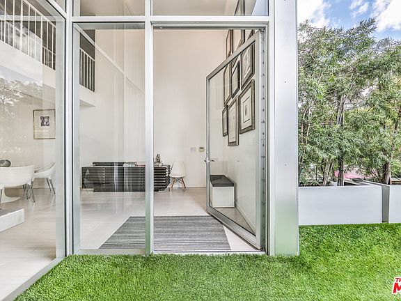 5th image of 7907 Willoughby Ave #2