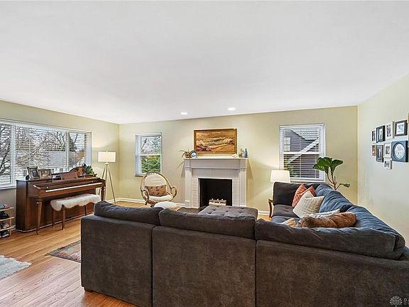 5th image of 142 Balmoral Dr