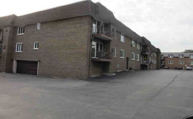 2nd image of 300 Dee Rd APT 2A