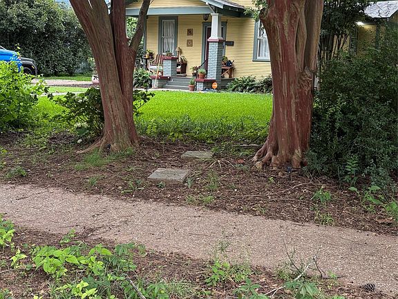 4th image of 407 Albany Ave