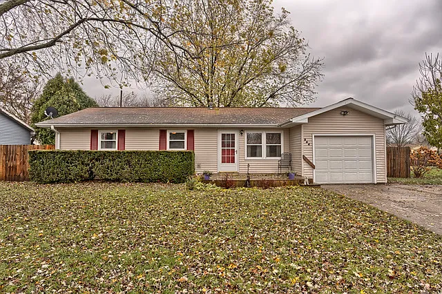244 Alexander Dr photo 1
