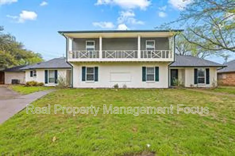 3 bed, 2.5 bath, 2091 sqft, $2,395 — Photo 2