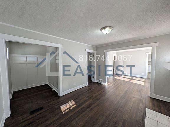 2nd image of 347 N Oakley Ave