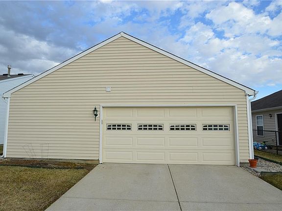 2nd image of 855 Olmsted Dr
