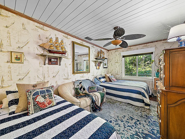 12140 SE Indian River Dr N — Photo 35