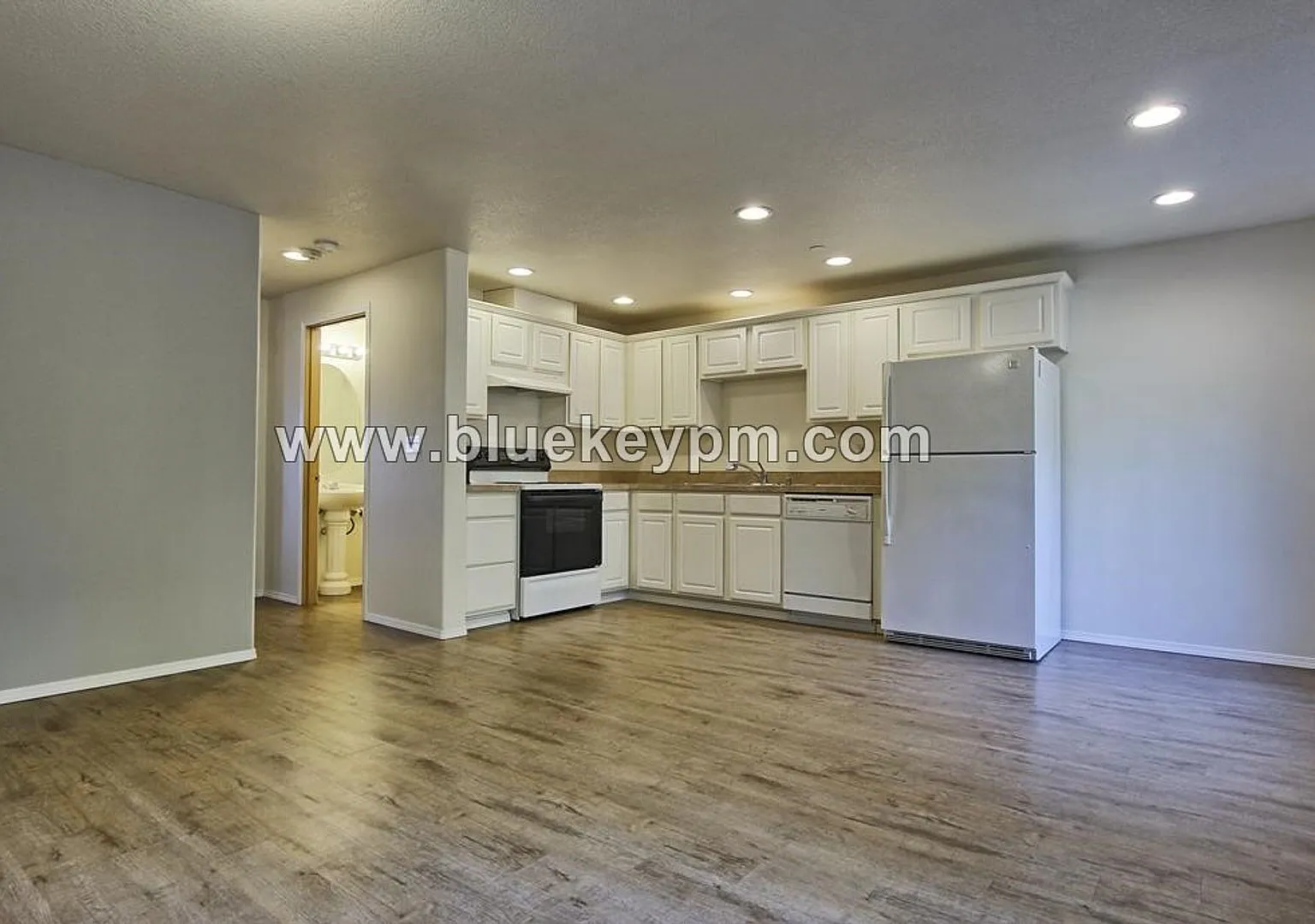 3 Bed, 2.5 Baths Duplex in Camas Near LaCamas Lake — Photo 2