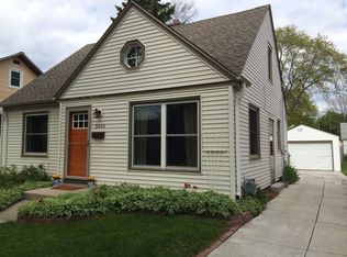 3040 N 73rd St, Milwaukee, WI 53210