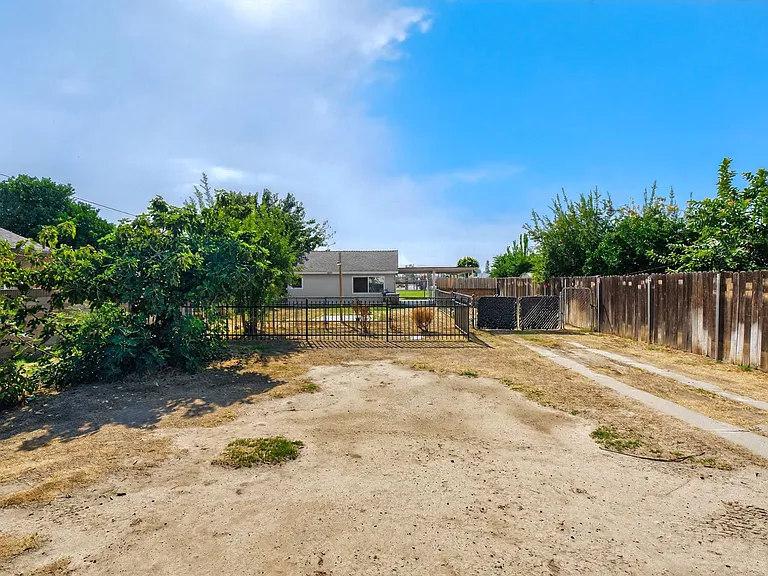 1023 W Congress St — Photo 21