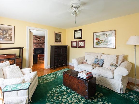 5th image of 8 Fenner Ave