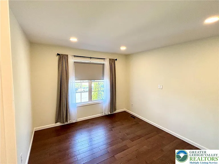 1319 Mohr Cir — Photo 18