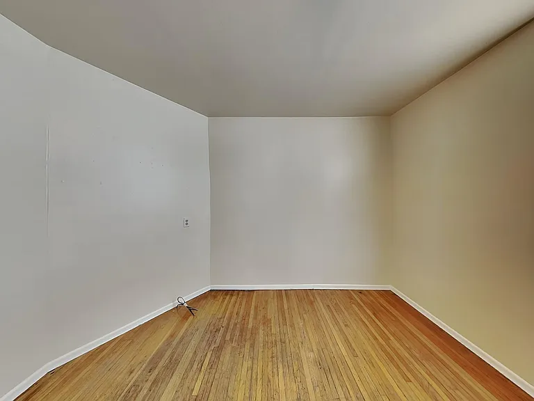 914 E Indiana Ave — Photo 13