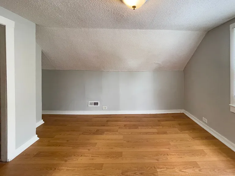 2217 S Jefferson St — Photo 10