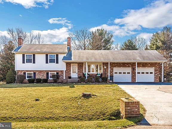 Picture shows previous roof - was replaced 4/29.