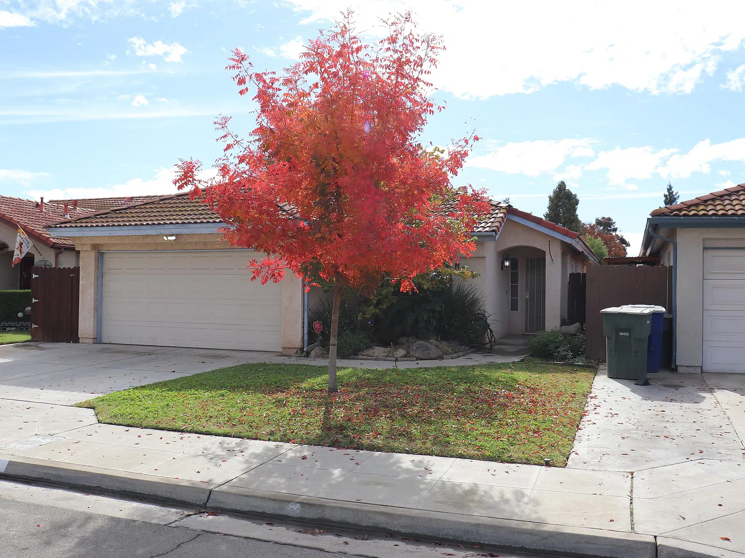 5725 W Vartikian Ave - 1 — Photo 2