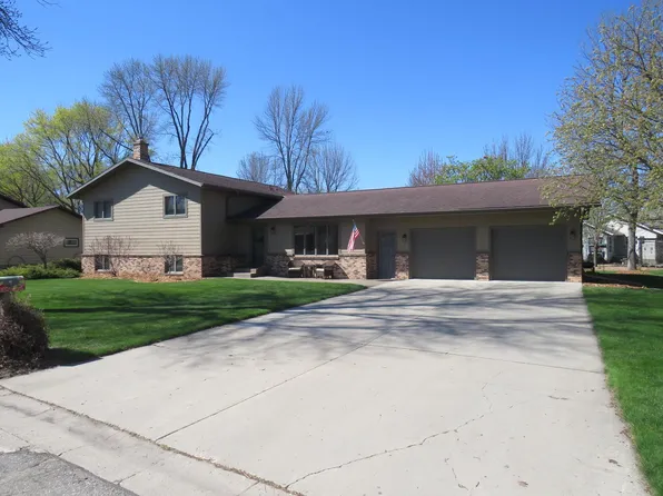 902 10th St S, Benson, MN 56215